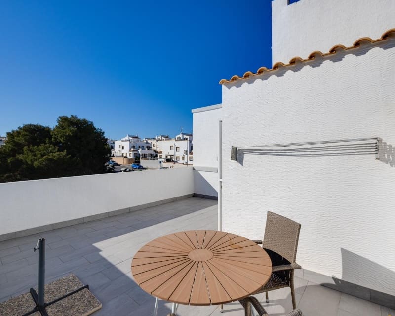 3 slaapkamer Villa te koop in Los Altos met zwembad - € 265.000 (Ref: 9802568)