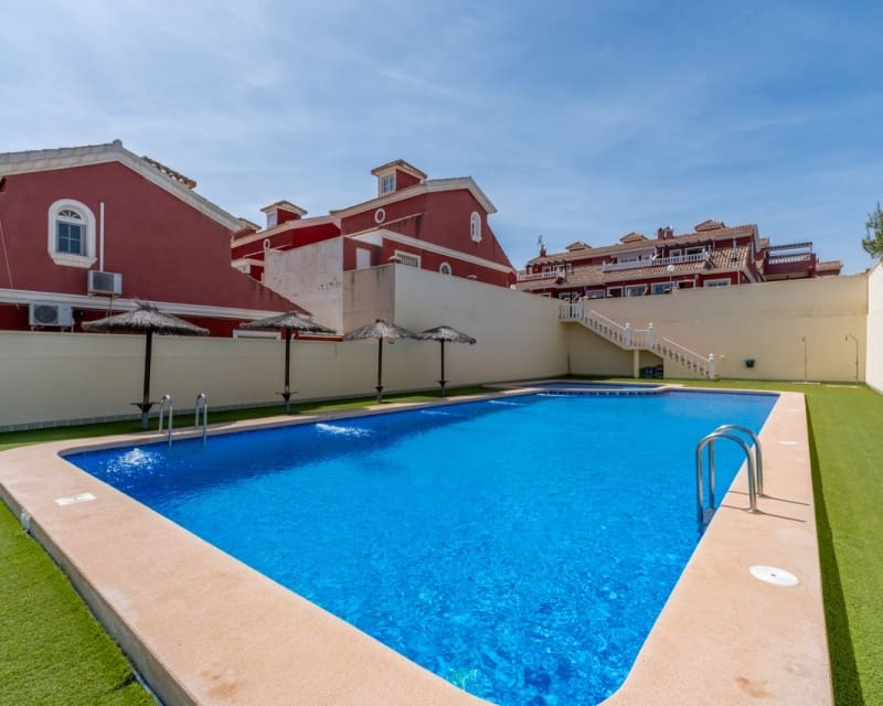 3 Zimmer Haus zu verkaufen in Villamartin mit Pool - 269.800 € (Ref: 9802571)