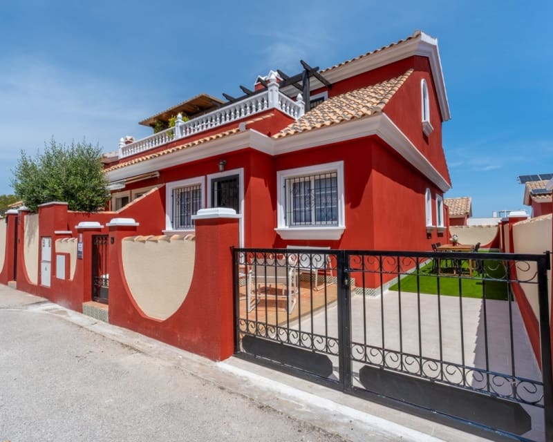 3 Zimmer Haus zu verkaufen in Villamartin mit Pool - 269.800 € (Ref: 9802571)