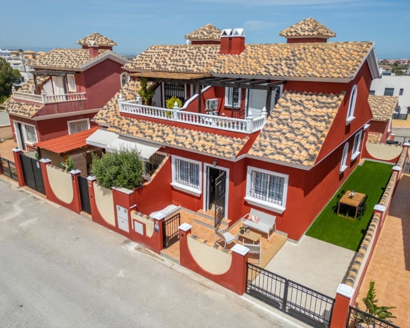 3 Zimmer Haus zu verkaufen in Villamartin mit Pool - 269.800 € (Ref: 9802571)