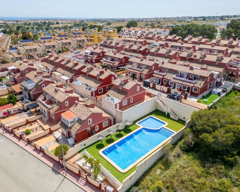 3 Zimmer Haus zu verkaufen in Villamartin mit Pool - 269.800 € (Ref: 9802571)