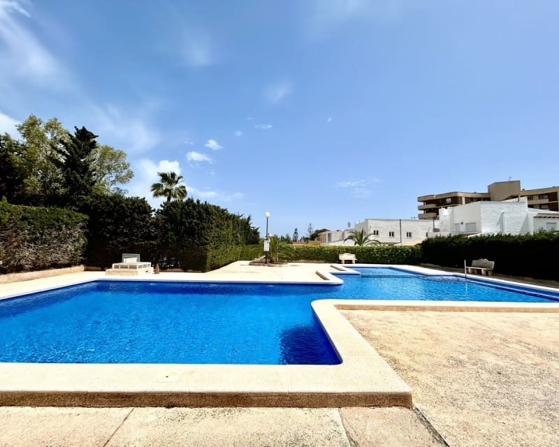 3 soveværelse Villa til salg i La Zenia med swimmingpool - € 630.000 (Ref: 9802572)