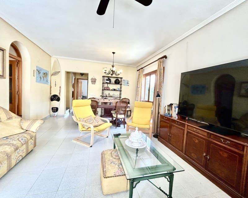 3 soveværelse Villa til salg i La Zenia med swimmingpool - € 630.000 (Ref: 9802572)