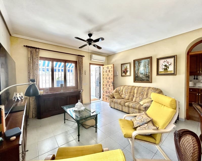 3 soveværelse Villa til salg i La Zenia med swimmingpool - € 630.000 (Ref: 9802572)