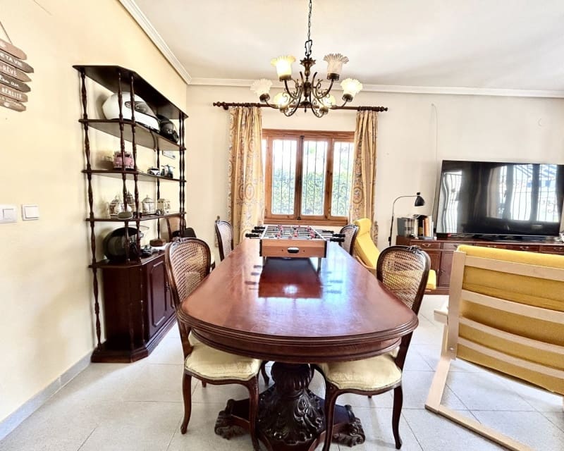 3 soveværelse Villa til salg i La Zenia med swimmingpool - € 630.000 (Ref: 9802572)