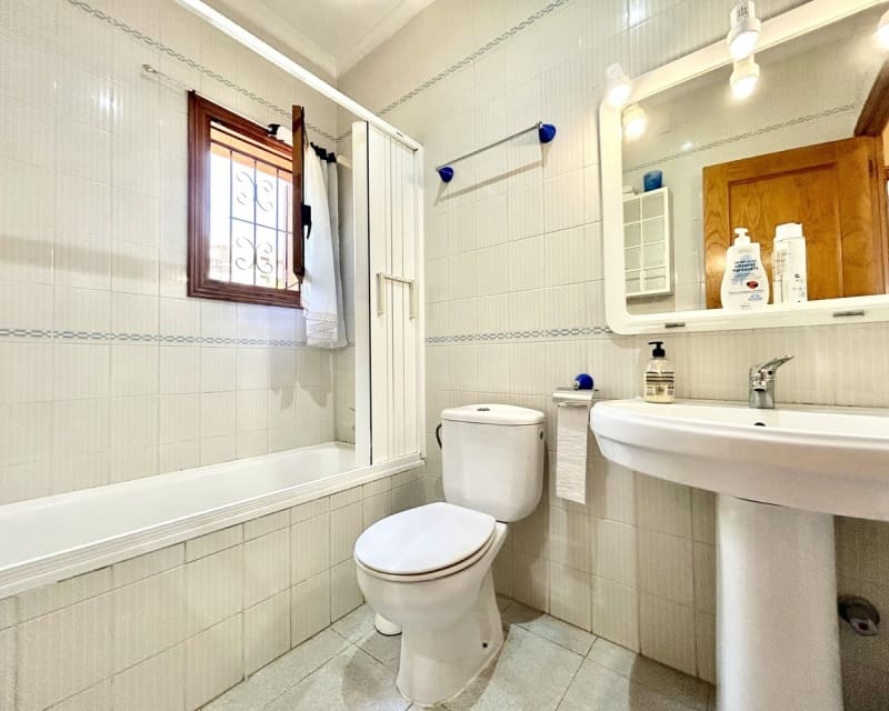 3 soveværelse Villa til salg i La Zenia med swimmingpool - € 630.000 (Ref: 9802572)