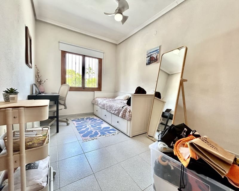 3 soveværelse Villa til salg i La Zenia med swimmingpool - € 630.000 (Ref: 9802572)