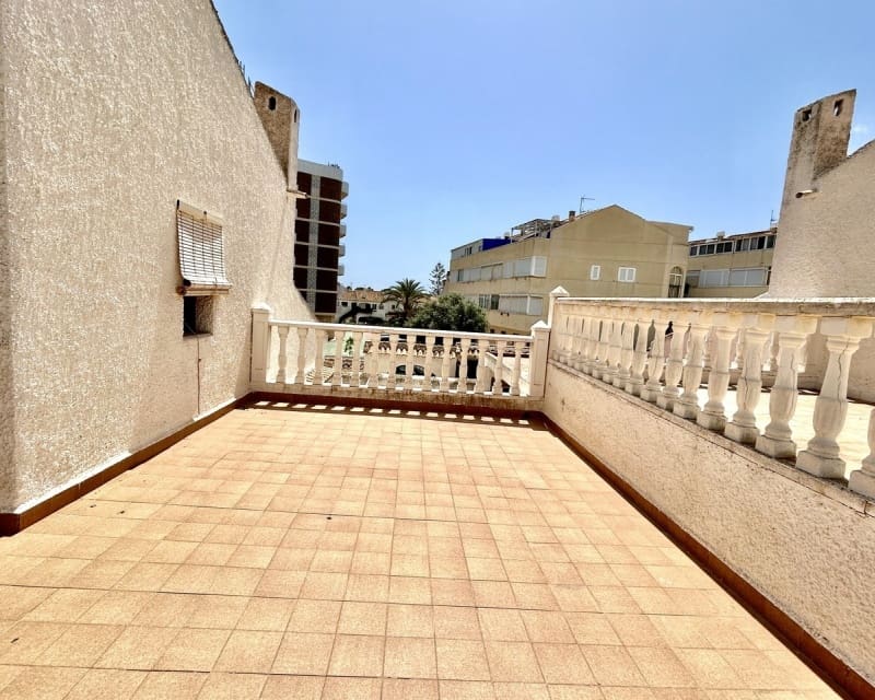 3 soveværelse Villa til salg i La Zenia med swimmingpool - € 630.000 (Ref: 9802572)