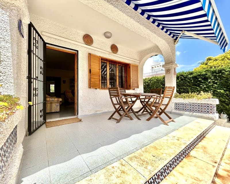 3 soveværelse Villa til salg i La Zenia med swimmingpool - € 630.000 (Ref: 9802572)