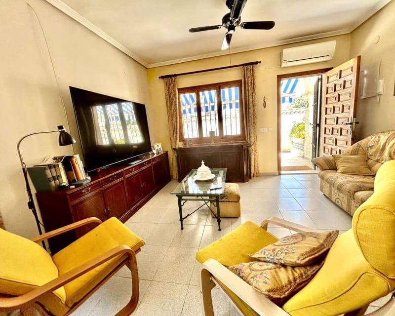 3 soveværelse Villa til salg i La Zenia med swimmingpool - € 630.000 (Ref: 9802572)