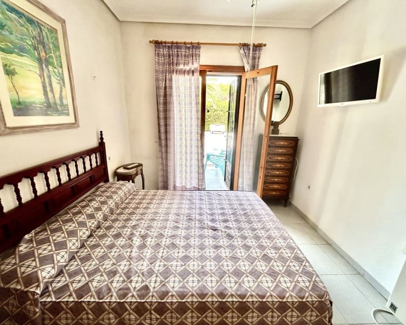 3 soveværelse Villa til salg i La Zenia med swimmingpool - € 630.000 (Ref: 9802572)