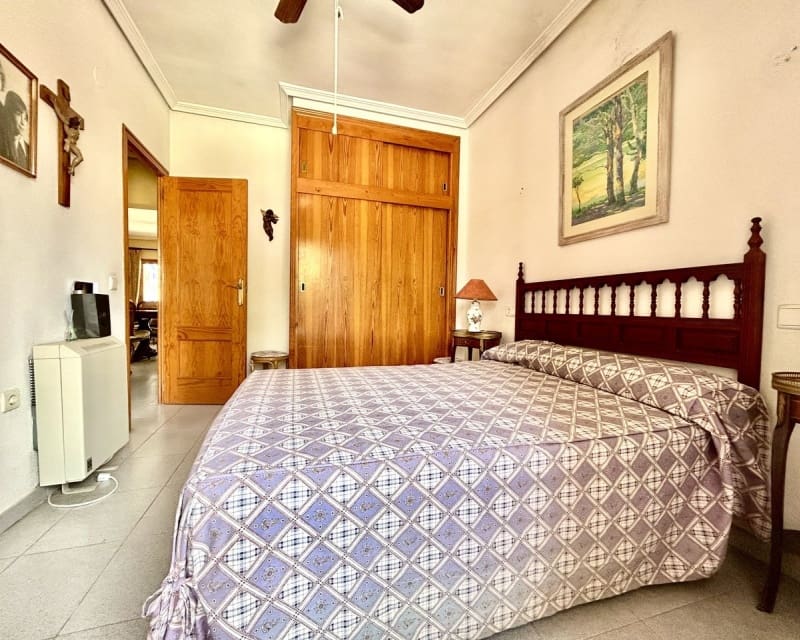 3 soveværelse Villa til salg i La Zenia med swimmingpool - € 630.000 (Ref: 9802572)