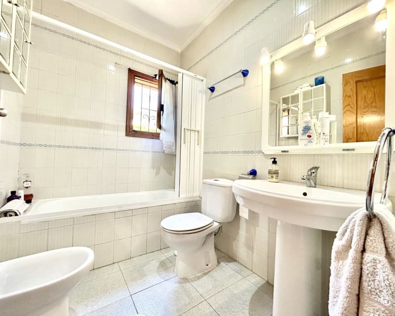 3 soveværelse Villa til salg i La Zenia med swimmingpool - € 630.000 (Ref: 9802572)