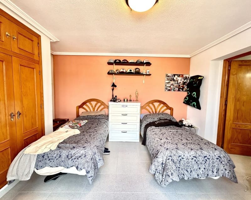 3 soveværelse Villa til salg i La Zenia med swimmingpool - € 630.000 (Ref: 9802572)