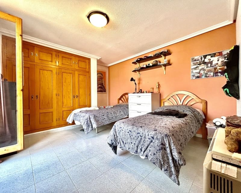 3 soveværelse Villa til salg i La Zenia med swimmingpool - € 630.000 (Ref: 9802572)