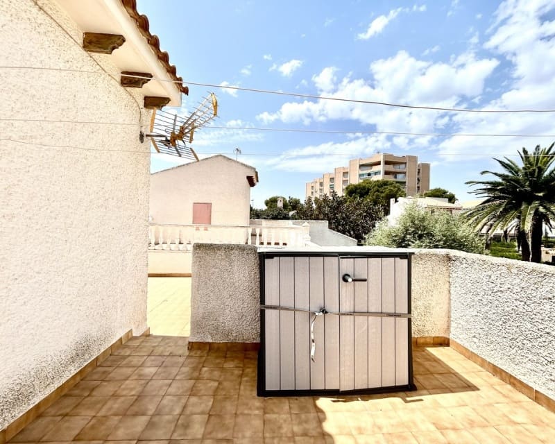 3 soveværelse Villa til salg i La Zenia med swimmingpool - € 630.000 (Ref: 9802572)