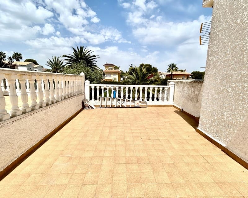 3 soveværelse Villa til salg i La Zenia med swimmingpool - € 630.000 (Ref: 9802572)