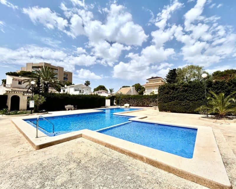 3 soveværelse Villa til salg i La Zenia med swimmingpool - € 630.000 (Ref: 9802572)
