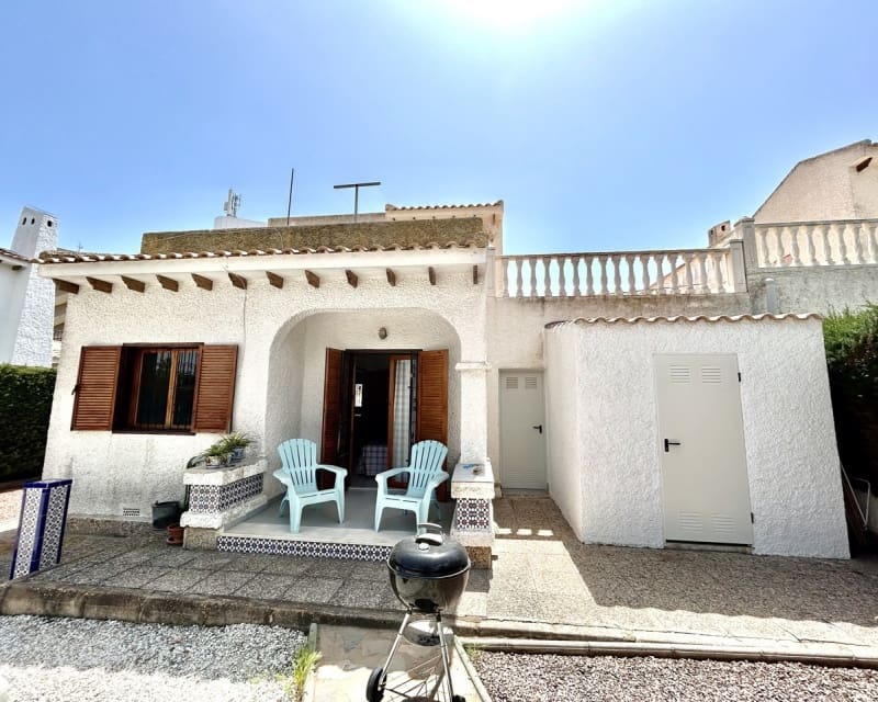 3 soveværelse Villa til salg i La Zenia med swimmingpool - € 630.000 (Ref: 9802572)