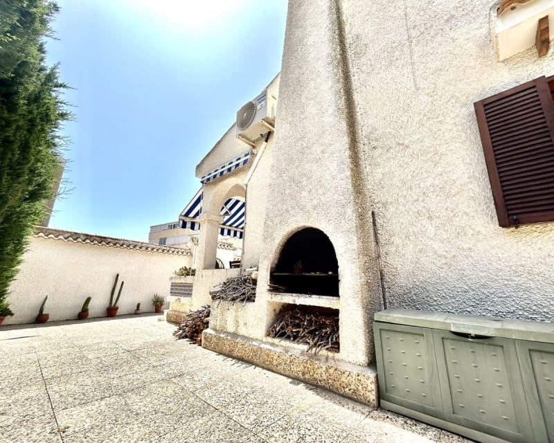 3 soveværelse Villa til salg i La Zenia med swimmingpool - € 630.000 (Ref: 9802572)