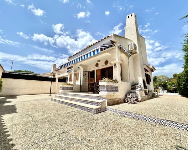 3 soveværelse Villa til salg i La Zenia, Orihuela med swimmingpool - € 630.000 (Ref: 9802572)