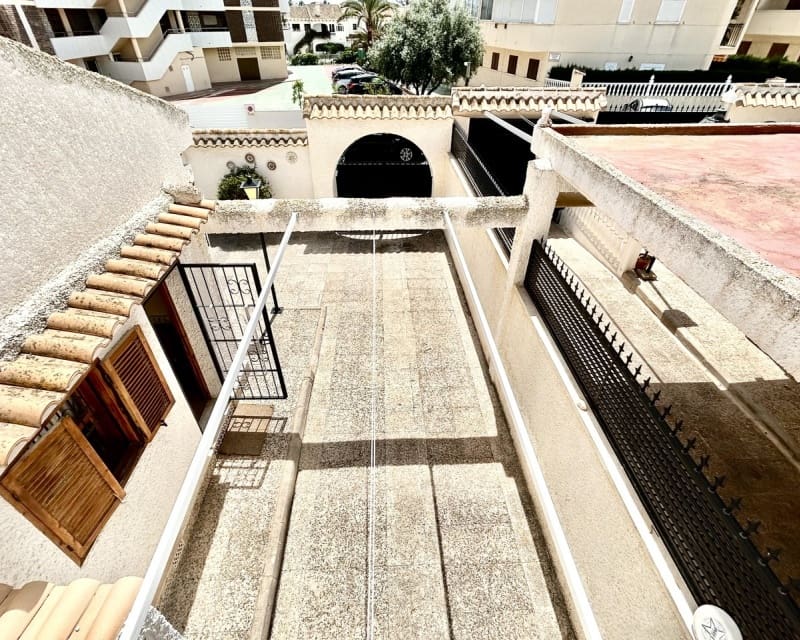 3 soveværelse Villa til salg i La Zenia med swimmingpool - € 630.000 (Ref: 9802572)