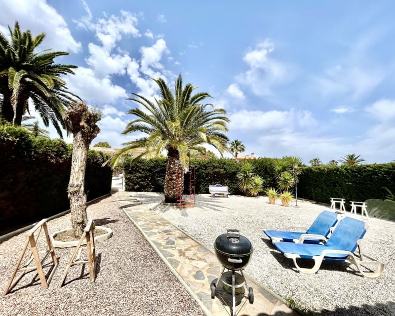 3 soveværelse Villa til salg i La Zenia med swimmingpool - € 630.000 (Ref: 9802572)