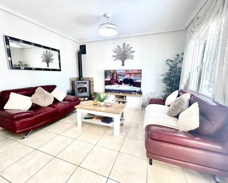 Chalet de 2 habitaciones en Villamartin en venta con piscina - 390.000 € (Ref: 9802575)