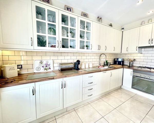 Chalet de 2 habitaciones en Villamartin, Orihuela en venta con piscina - 390.000 € (Ref: 9802575)