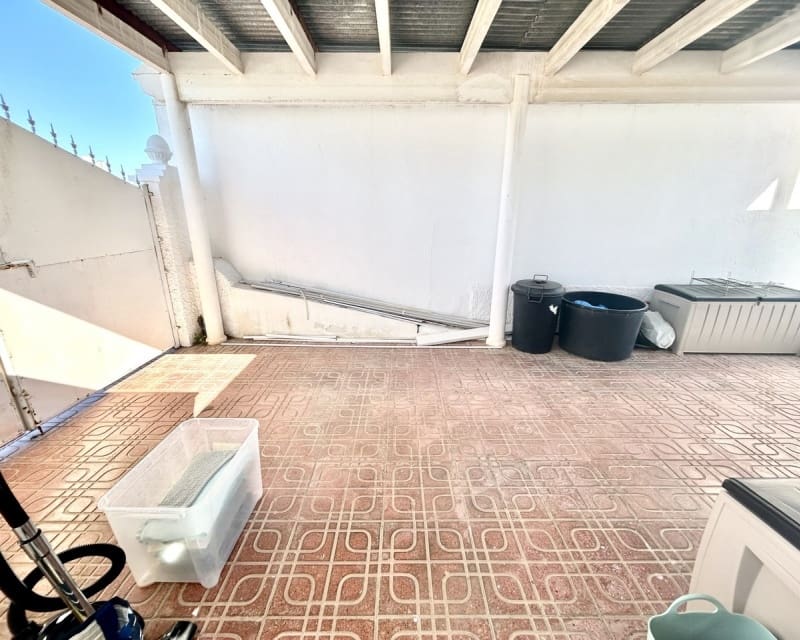 Chalet de 2 habitaciones en Villamartin en venta con piscina - 390.000 € (Ref: 9802575)