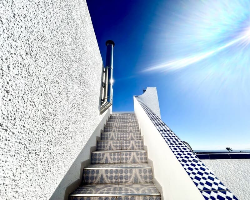 Chalet de 2 habitaciones en Villamartin en venta con piscina - 390.000 € (Ref: 9802575)