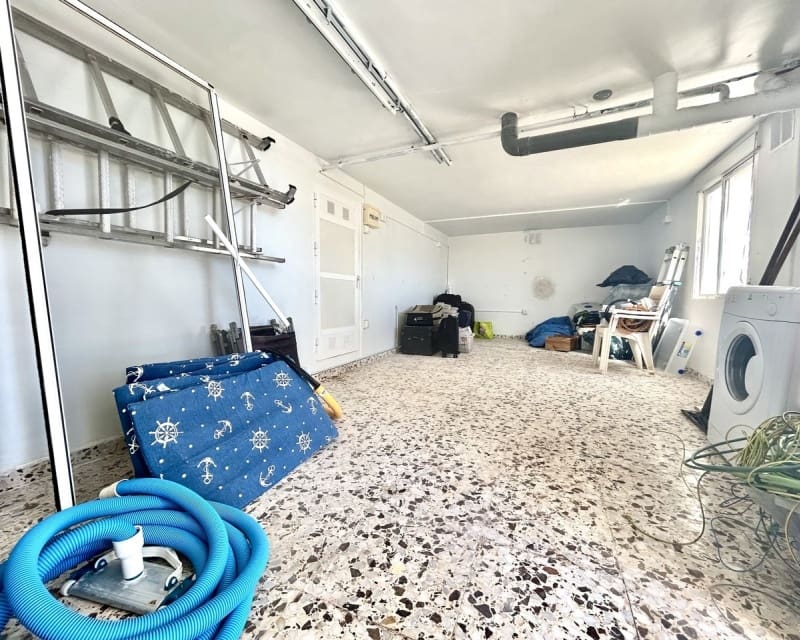 Chalet de 2 habitaciones en Villamartin en venta con piscina - 390.000 € (Ref: 9802575)