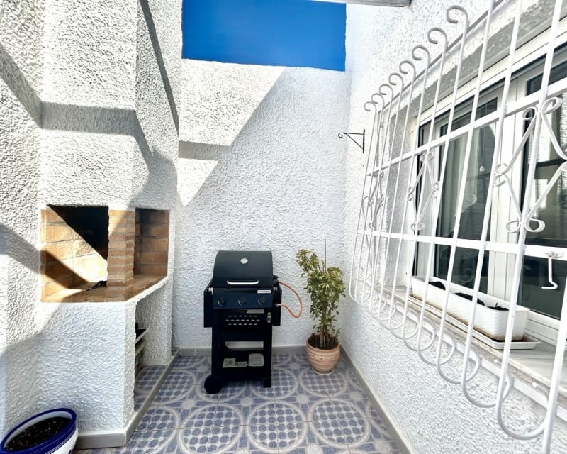 Chalet de 2 habitaciones en Villamartin en venta con piscina - 390.000 € (Ref: 9802575)