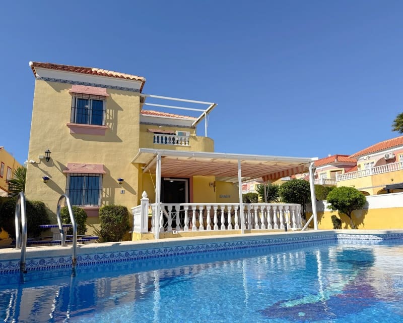 3 sovrum Villa till salu i Cabo Roig med pool - 344 950 € (Ref: 9802760)