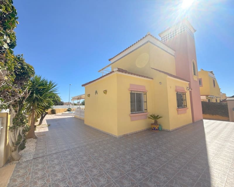 3 sovrum Villa till salu i Cabo Roig med pool - 344 950 € (Ref: 9802760)