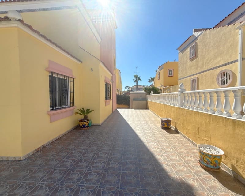 3 sovrum Villa till salu i Cabo Roig med pool - 344 950 € (Ref: 9802760)