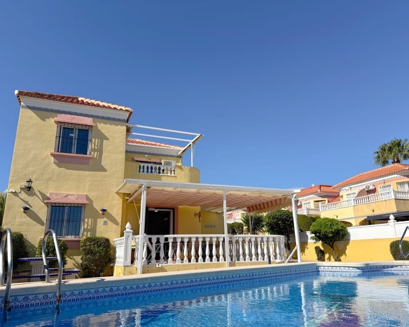 3 sovrum Villa till salu i Cabo Roig med pool - 344 950 € (Ref: 9802760)