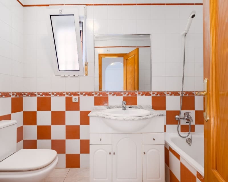 Apartamento de 2 habitaciones en Playa Flamenca en venta con piscina - 129.900 € (Ref: 9802762)