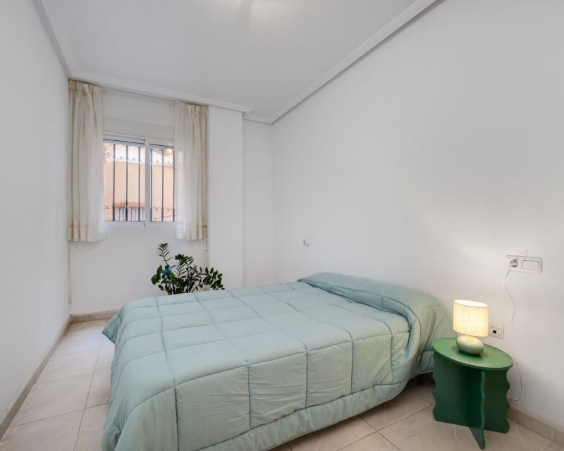Apartamento de 2 habitaciones en Playa Flamenca en venta con piscina - 129.900 € (Ref: 9802762)
