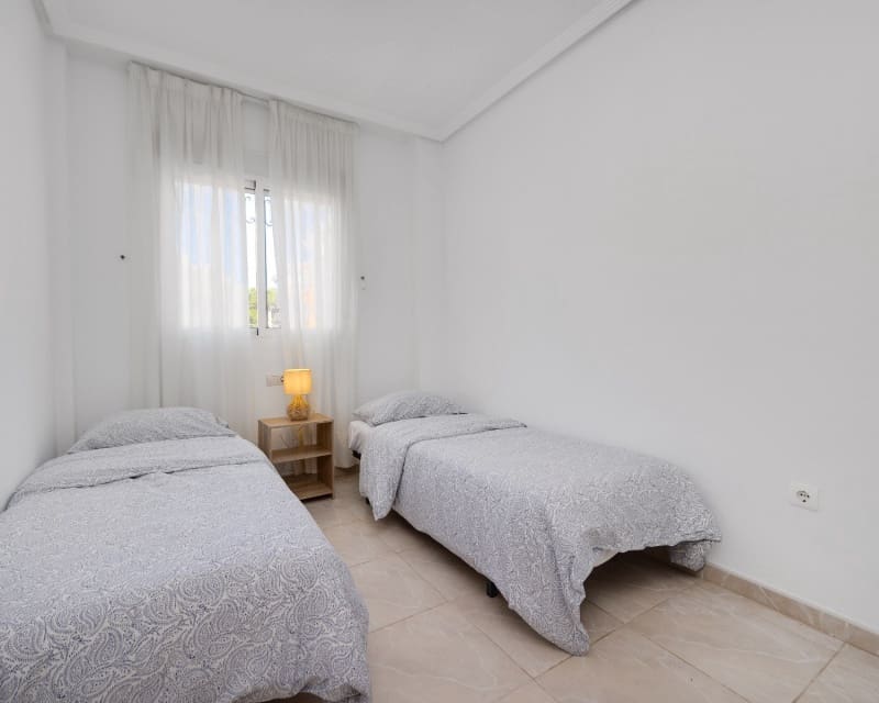 Apartamento de 2 habitaciones en Playa Flamenca en venta con piscina - 129.900 € (Ref: 9802762)