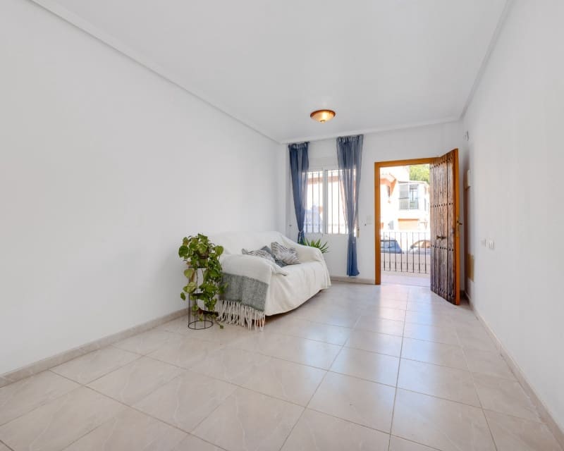 Apartamento de 2 habitaciones en Playa Flamenca en venta con piscina - 129.900 € (Ref: 9802762)