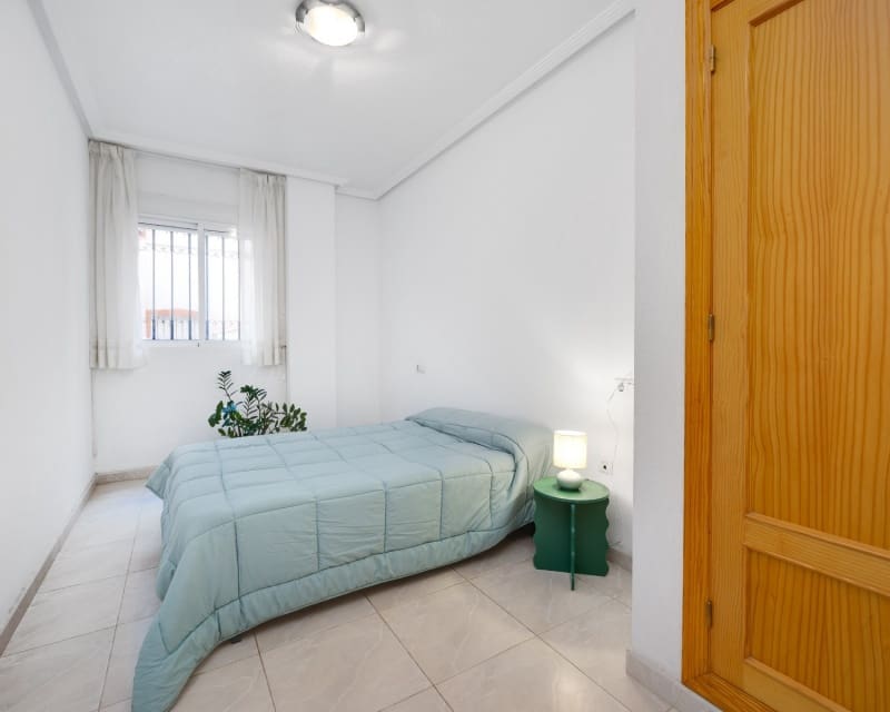 Apartamento de 2 habitaciones en Playa Flamenca en venta con piscina - 129.900 € (Ref: 9802762)
