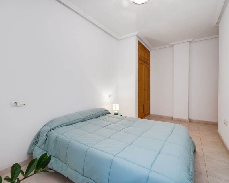 Apartamento de 2 habitaciones en Playa Flamenca en venta con piscina - 129.900 € (Ref: 9802762)