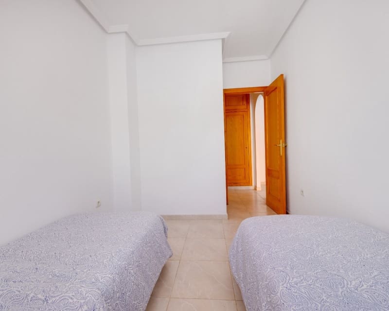 Apartamento de 2 habitaciones en Playa Flamenca en venta con piscina - 129.900 € (Ref: 9802762)