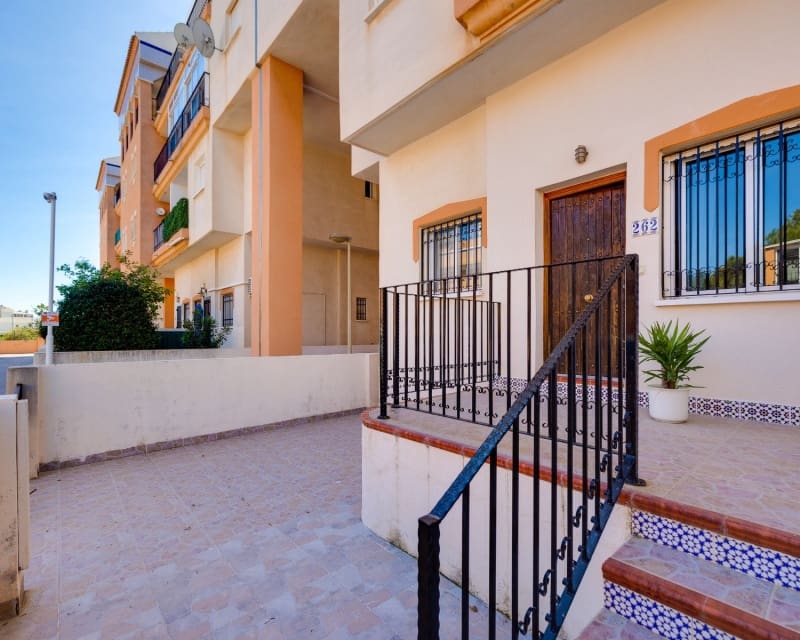 Apartamento de 2 habitaciones en Playa Flamenca en venta con piscina - 129.900 € (Ref: 9802762)