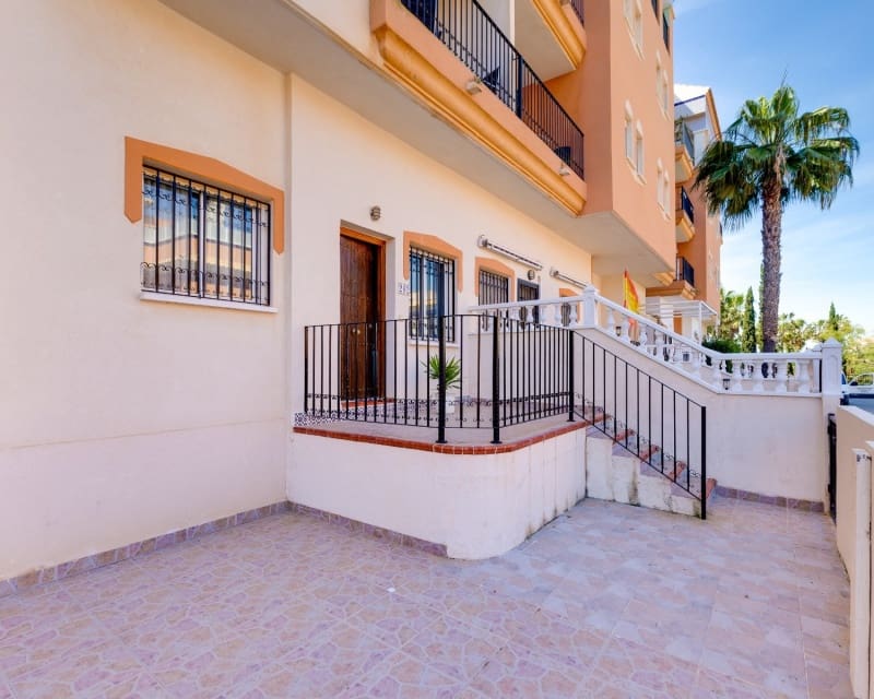 Apartamento de 2 habitaciones en Playa Flamenca en venta con piscina - 129.900 € (Ref: 9802762)