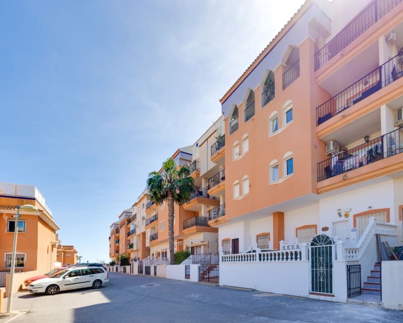Apartamento de 2 habitaciones en Playa Flamenca en venta con piscina - 129.900 € (Ref: 9802762)