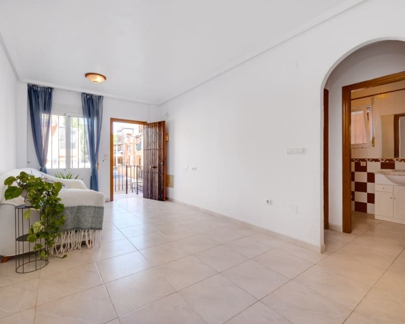 Apartamento de 2 habitaciones en Playa Flamenca en venta con piscina - 129.900 € (Ref: 9802762)