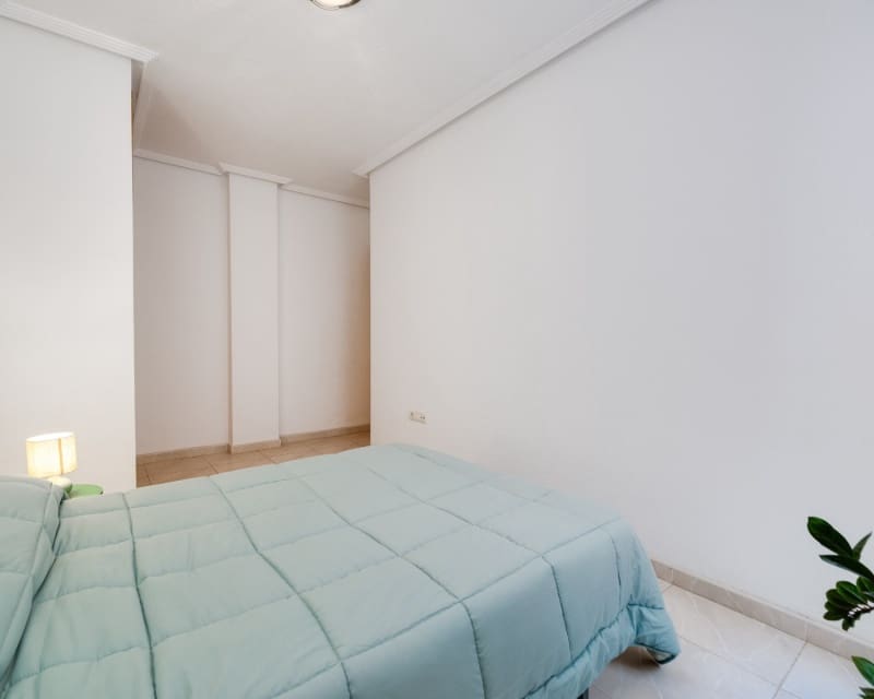 Apartamento de 2 habitaciones en Playa Flamenca en venta con piscina - 129.900 € (Ref: 9802762)