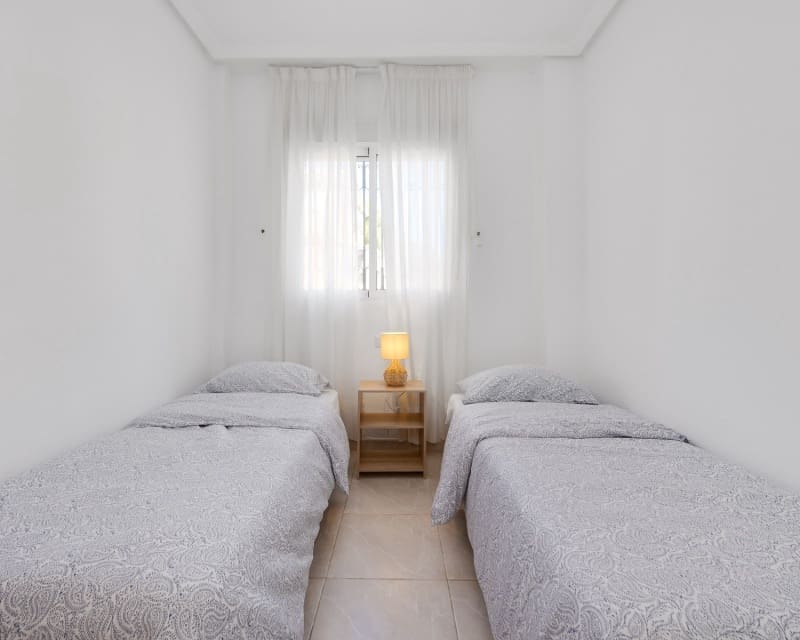 Apartamento de 2 habitaciones en Playa Flamenca en venta con piscina - 129.900 € (Ref: 9802762)